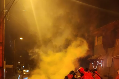 Carro pega fogo em Araruama