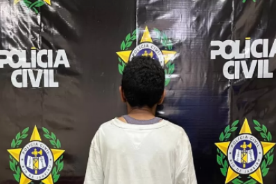 Mulher é presa em flagrante por violência doméstica em frente à delegacia de Cabo Frio