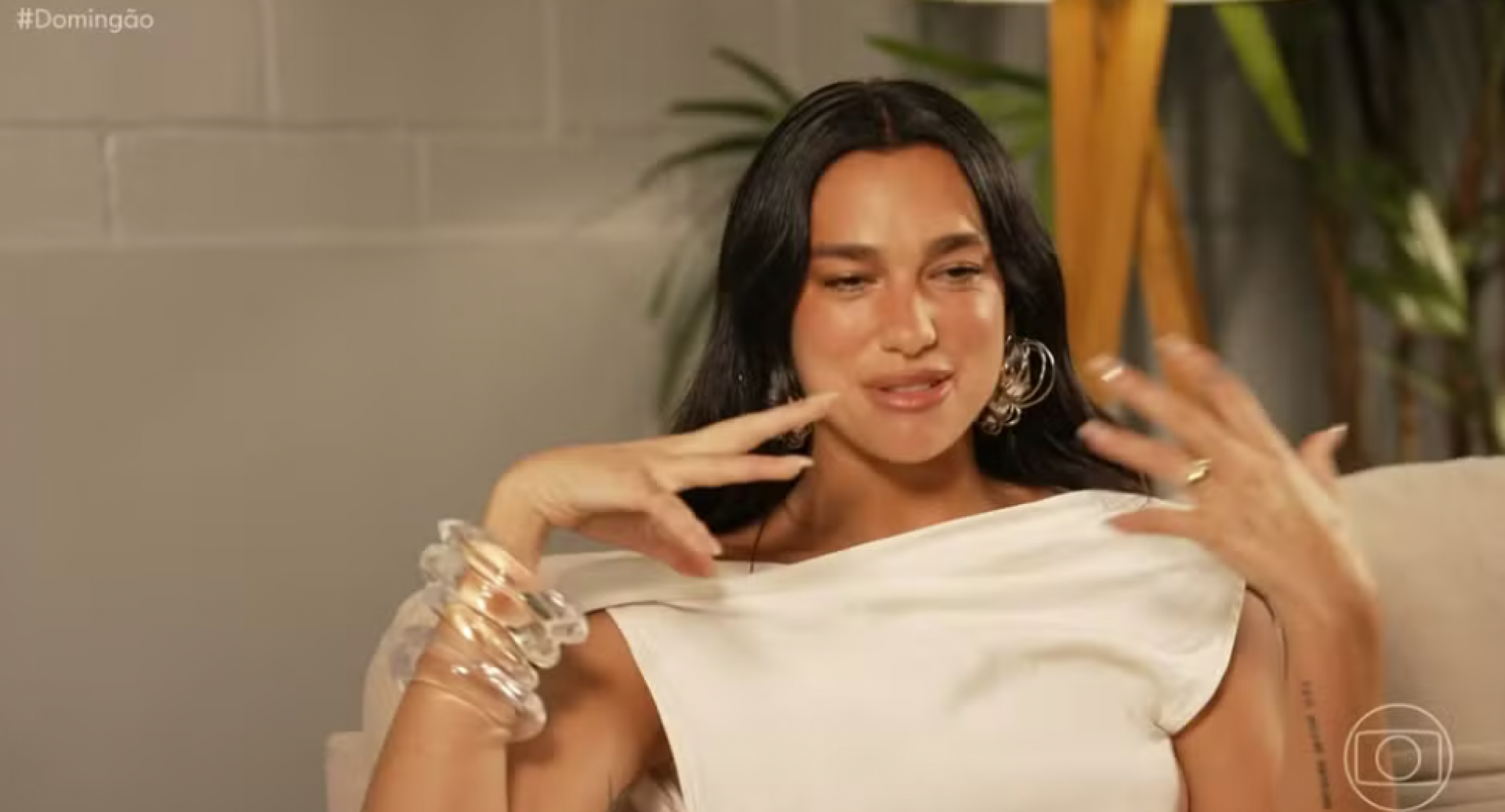 Dua Lipa em entrevista com Luciano Huck  - Globo