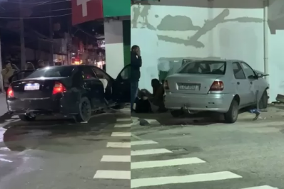Carros colidem no Centro de Cabo Frio após suposto avanço de sinal