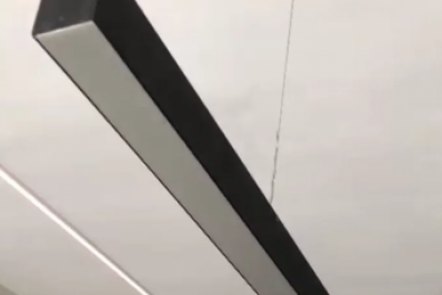 Centro de Cabo Frio enfrenta quedas de energia; Comerciantes relatam prejuízos