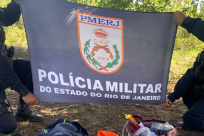 Polícia apreende quase 3,5 kg de drogas escondidas em área do Jardim Peró, em Cabo Frio