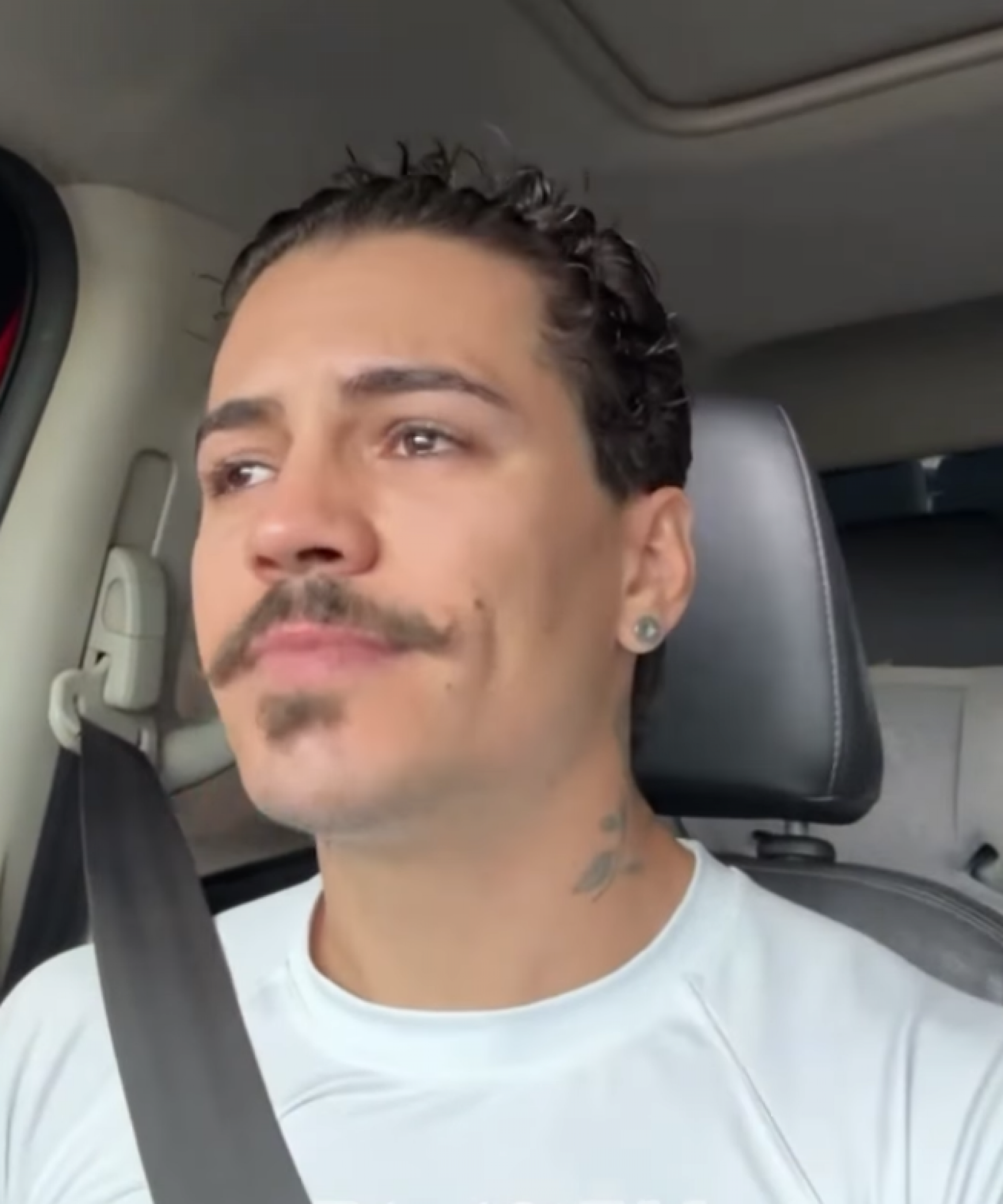 Biel se emociona ao defender Claudia Leitte e pede respeito às opiniões da cantora - reprodução Instagram