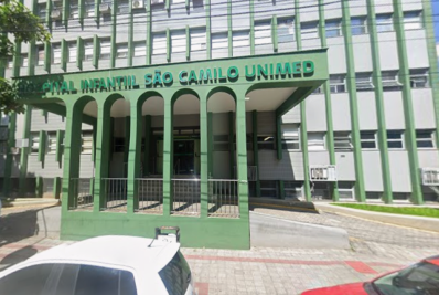 Motociclista é esfaqueado após discussão por buzina em frente a hospital de BH