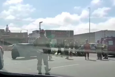 Carro e bicicleta elétrica se envolvem em acidente na RJ-140 em São Pedro da Aldeia