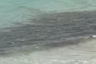 Homem é socorrido após possível afogamento na Prainha, em Arraial do Cabo