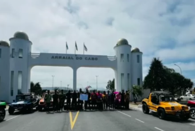Bugueiros protestam em Arraial do Cabo contra restrição de acesso à Lagoa Vermelha