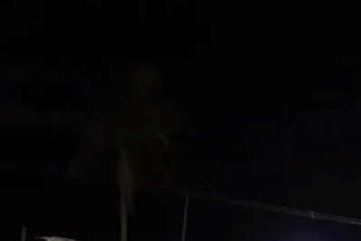 Carros batem de frente durante a madrugada em Cabo Frio