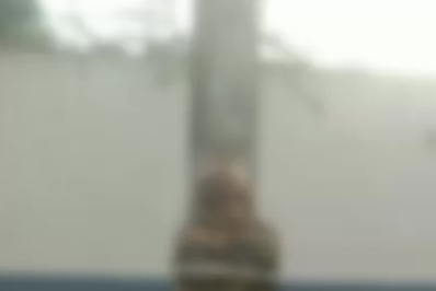 Homem suspeito de estupro é encontrado amarrado a poste no Jardim Peró, em Cabo Frio