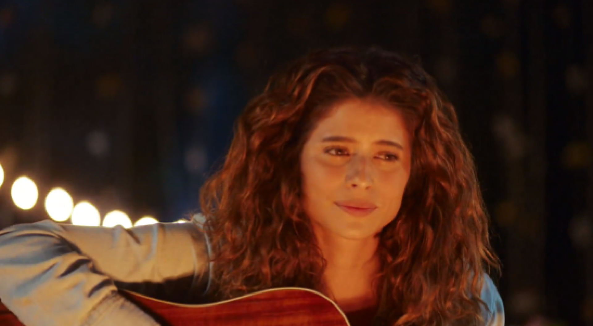 'Coração Acelerado': Agrado Garcia (Isadora Cruz) é cantora e compositora - Reprodução de vídeo / X