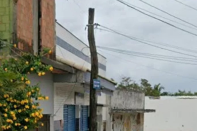 Poste infestado de cupins preocupa população do Baixo Grande, em São Pedro da Aldeia