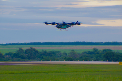 Protótipo de 'carro voador' da Embraer realiza primeiro voo teste em SP