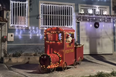 'Casa do Papai Noel': decoração vira tradição de família em São Gonçalo