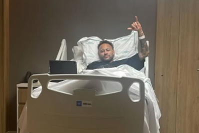 Neymar passa por cirurgia no joelho nesta segunda e vive momento decisivo