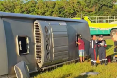 Acidente com ônibus no interior de SP deixa dois mortos e ao menos 29 feridos