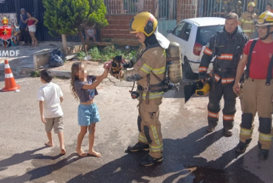 Cachorro é resgatado de incêndio em casa no DF na manhã de Natal