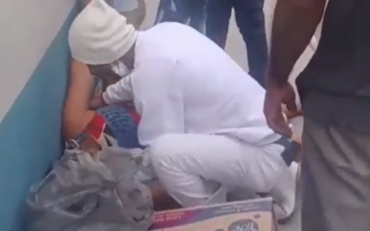 Clientes e funcionários prestaram apoio à mulher baleada no Assaí Atacadista de Cordovil