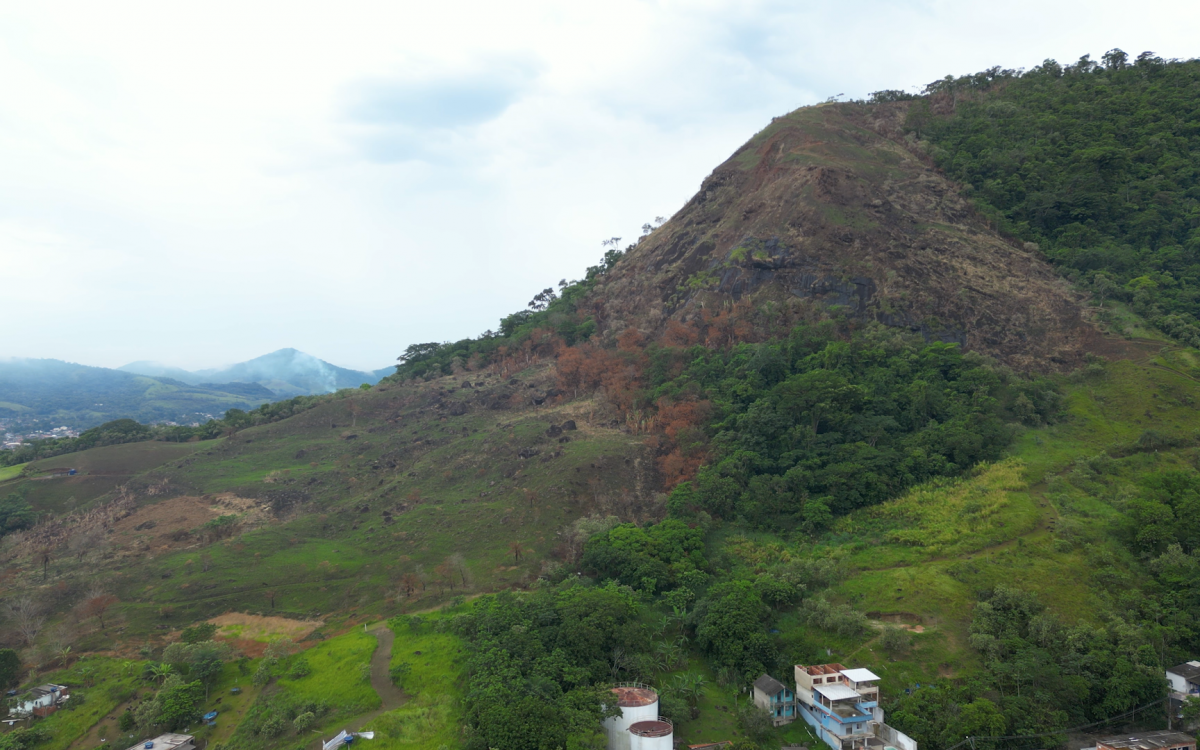 Inc&ecirc;ndio aconteceu no Mirante da Barreirinha e destruiu a vegeta&ccedil;&atilde;o do local. - Divulga&ccedil;&atilde;o