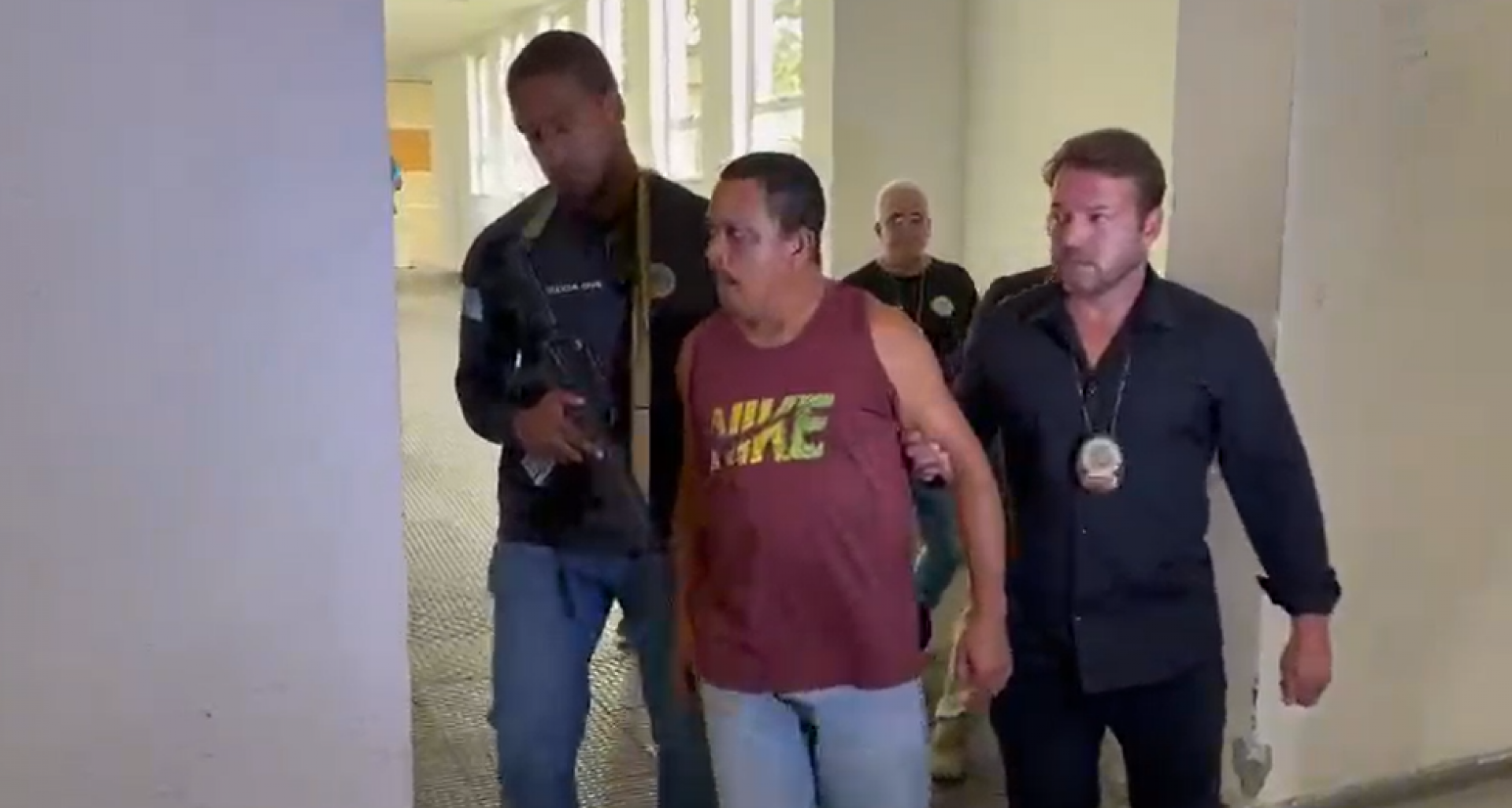 Criminoso foi preso por policias da Delegacia de Proteção ao Meio Ambiente (DPMA) e da 65ª DP (Magé).

 - Reprodução 