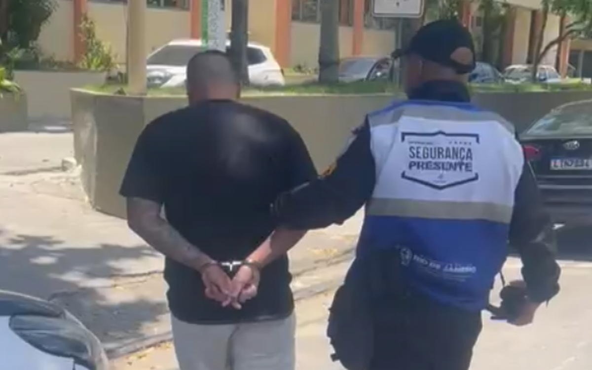 Homem foi levado para a 20ª DP (Vila Isabel)