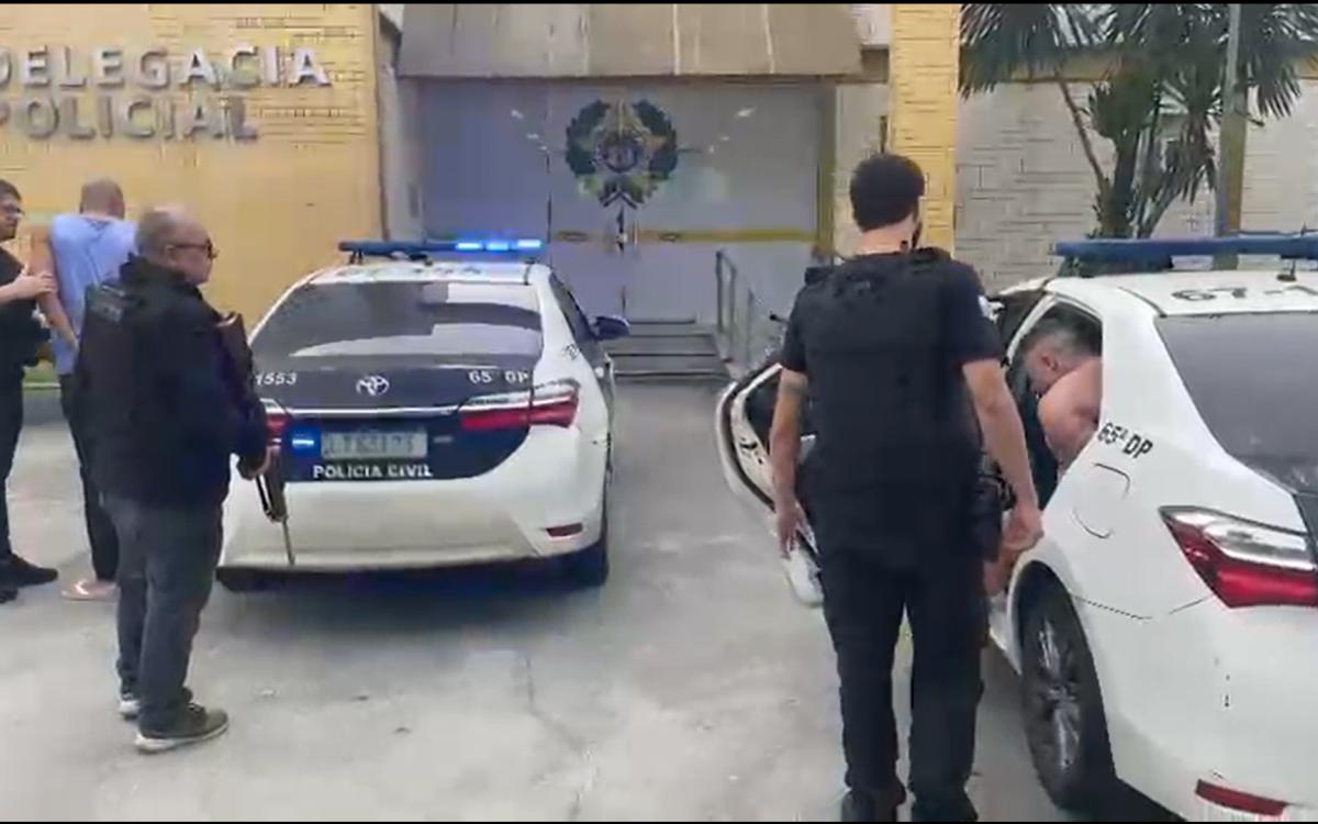 Homens foram presos por agentes da 65ª DP (Magé)