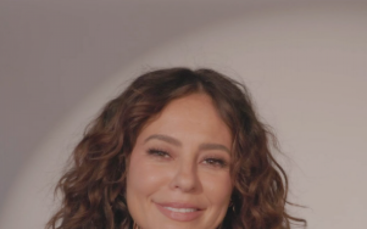 Paolla Oliveira celebra 20 anos de carreira