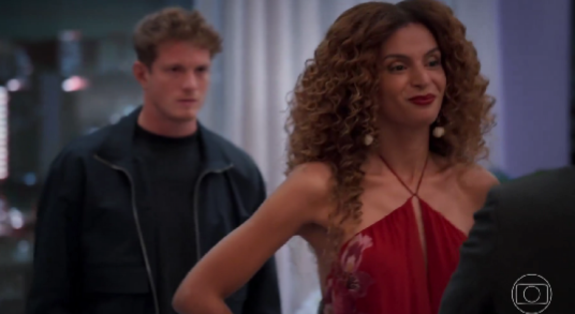 'Três Graças': Cena em que Viviane revela para Ferette que é trans movimenta a web - Reprodução de vídeo / X