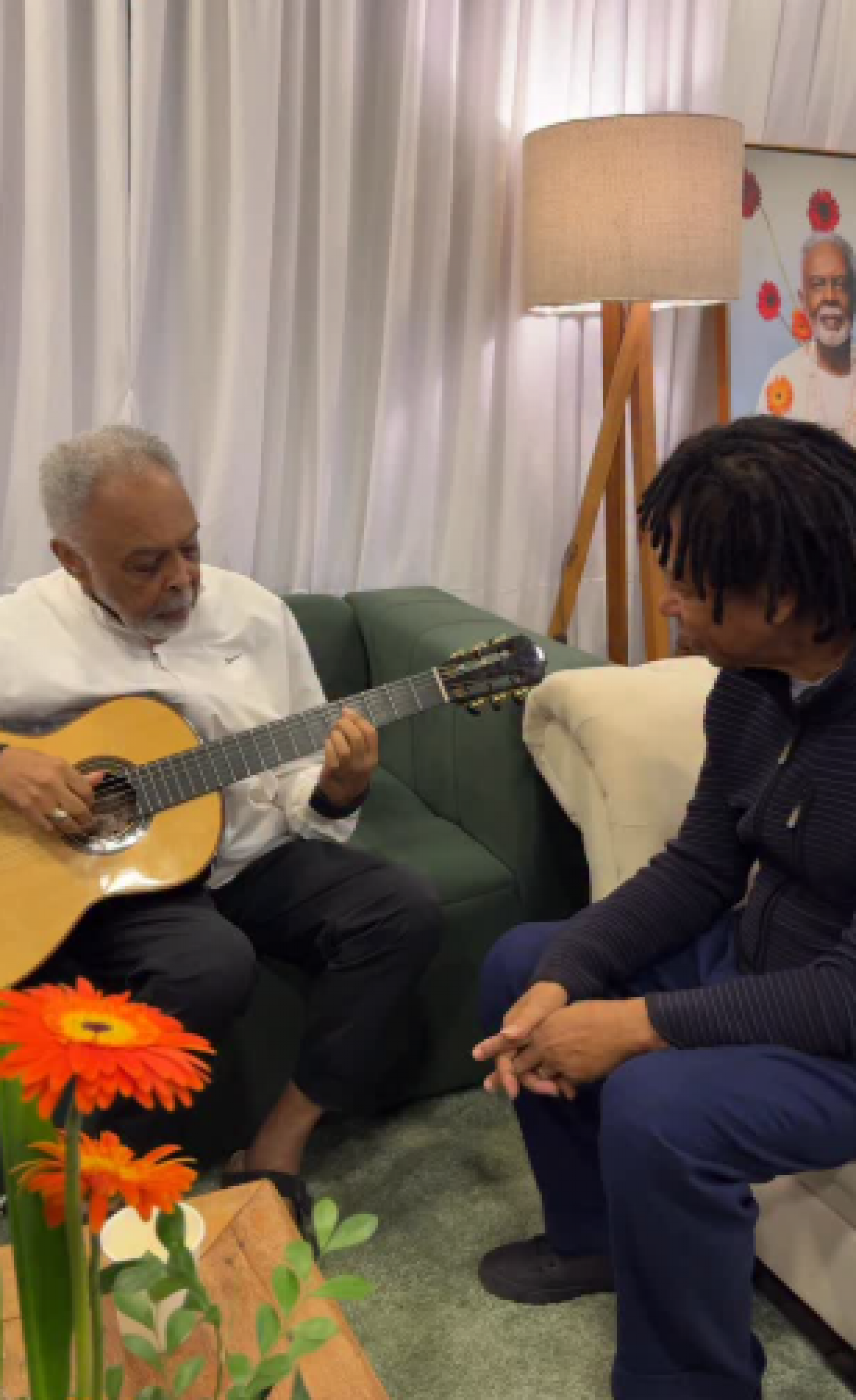 Gilberto Gil homenageia Djavan em aniversário - Reprodução de vídeo / Instagram