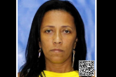 Disque Denúncia divulga cartaz de foragida por aplicar golpe 'Boa Noite, Cinderela' em idosos