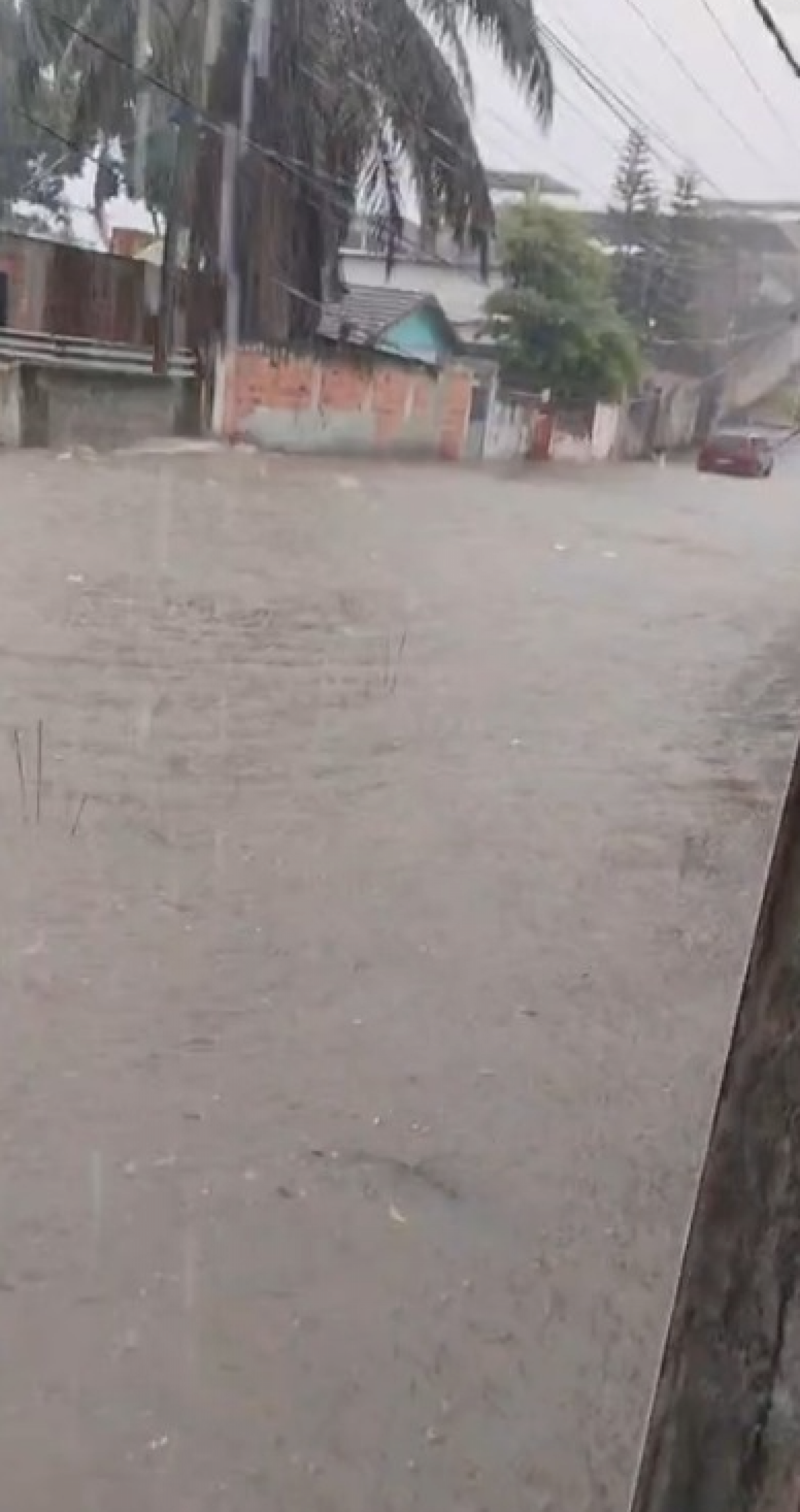 Chuva forte causou destruição na Rua Tomás Édison, em Anchieta, na Zona Norte do Rio - Arquivo pessoal