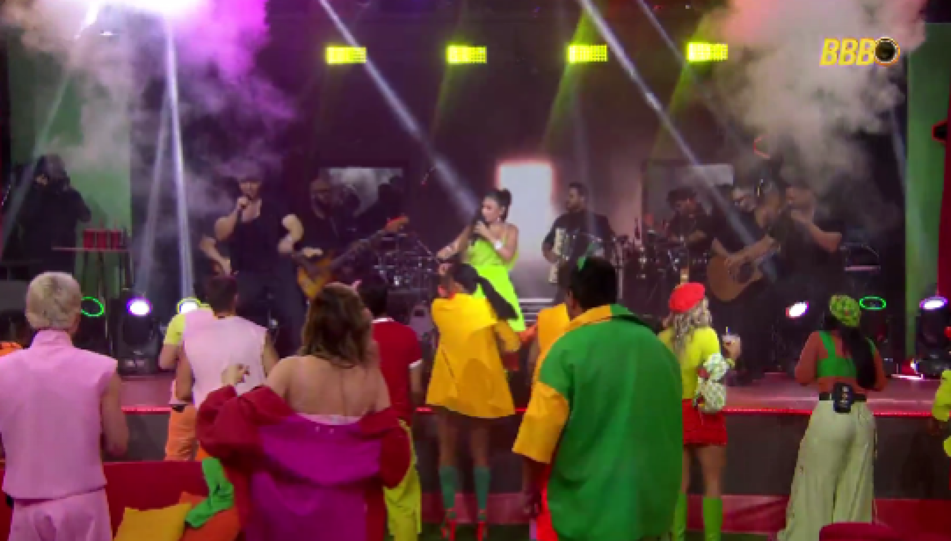 Participantes prestigiam show de Simone Mendes no 'BBB 26' - Reprodução de vídeo / X