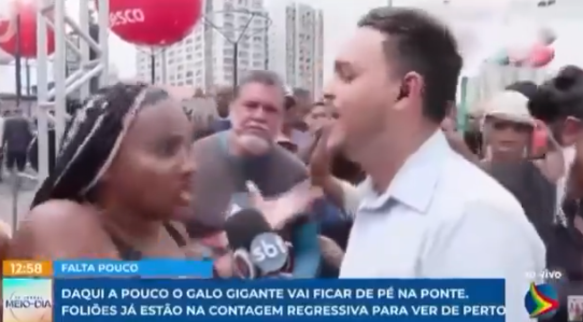 Foliã pede beijo de repórter Rodrigo de Luna durante programa ao vivo - Reprodução de vídeo / X