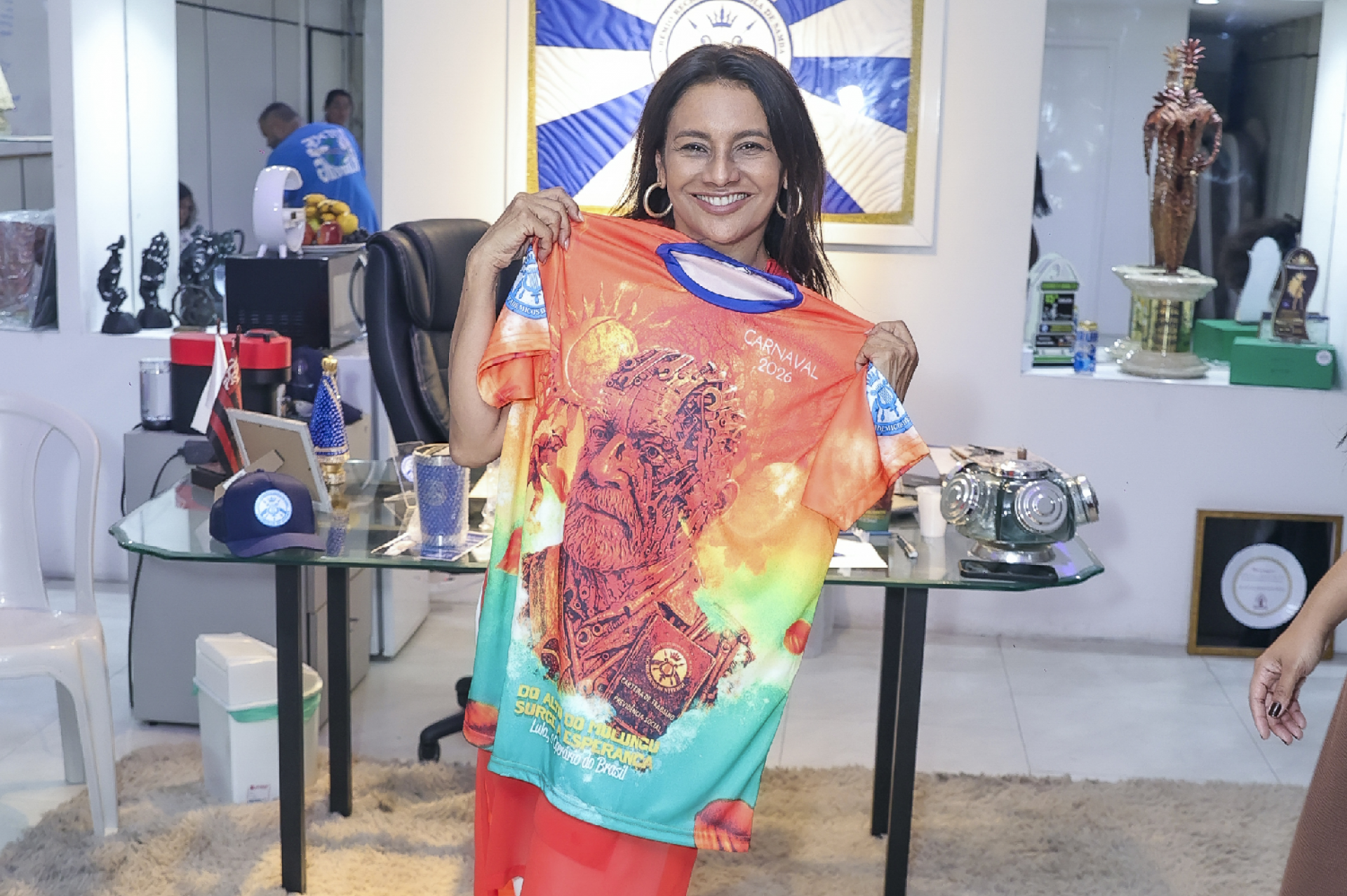 Dira Paes representar&aacute; m&atilde;e do presidente Lula no desfile da Acad&ecirc;micos de Niter&oacute;i