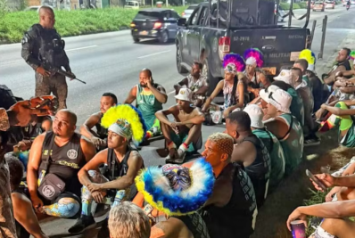 Mais de 120 bate-bolas são detidos pelo Choque na Avenida Brasil; armas e drogas são encontradas