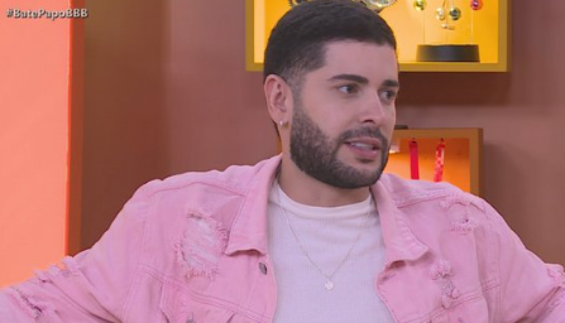  Marcelo participa do 'Bate-Papo BBB', da TV Globo, após ser eliminado do reality - Reprodução de vídeo / X