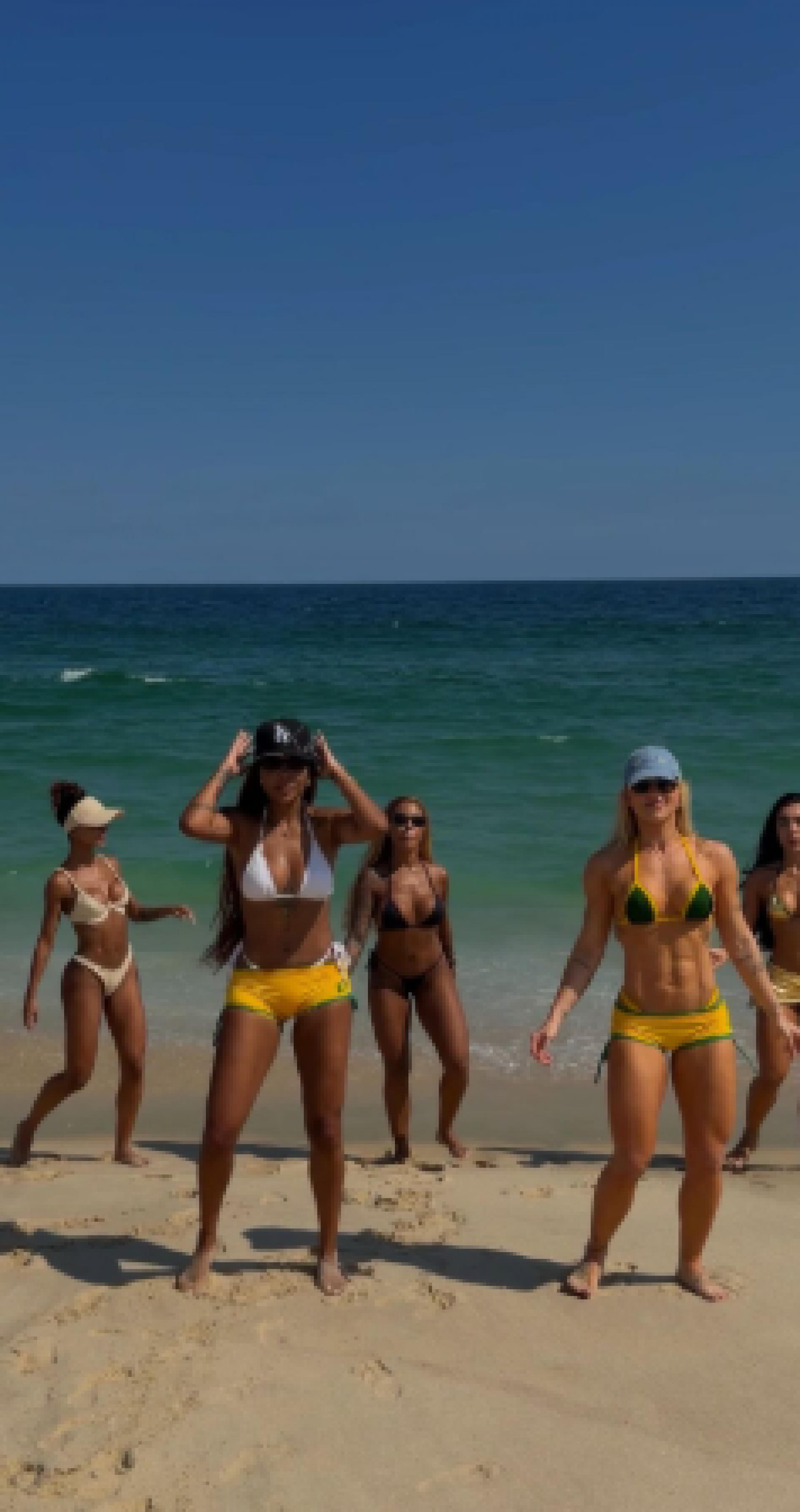 Virginia Fonseca e Ludmilla curtem dia de praia no Rio - Reprodução / Instagram