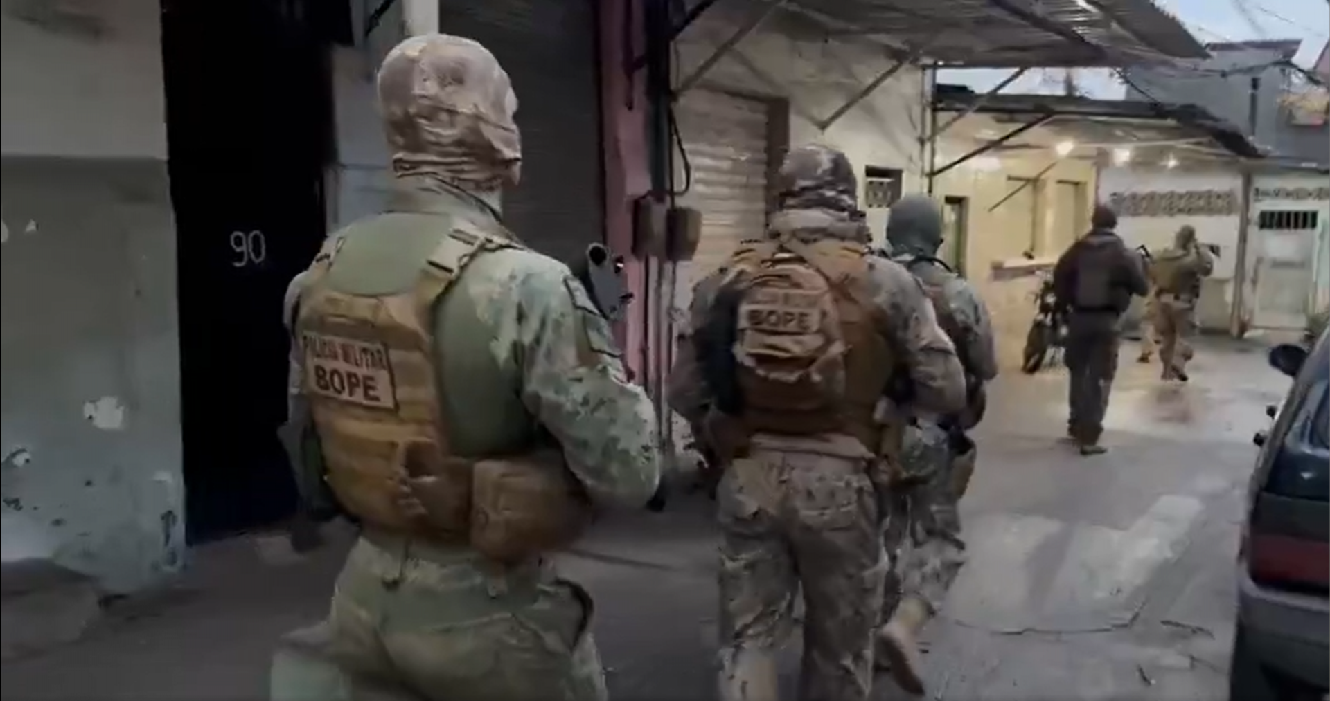 Policiais militares realizam operação nos complexos da Pedreira e Chapadão, na Zona Norte - Reprodução / Redes Sociais