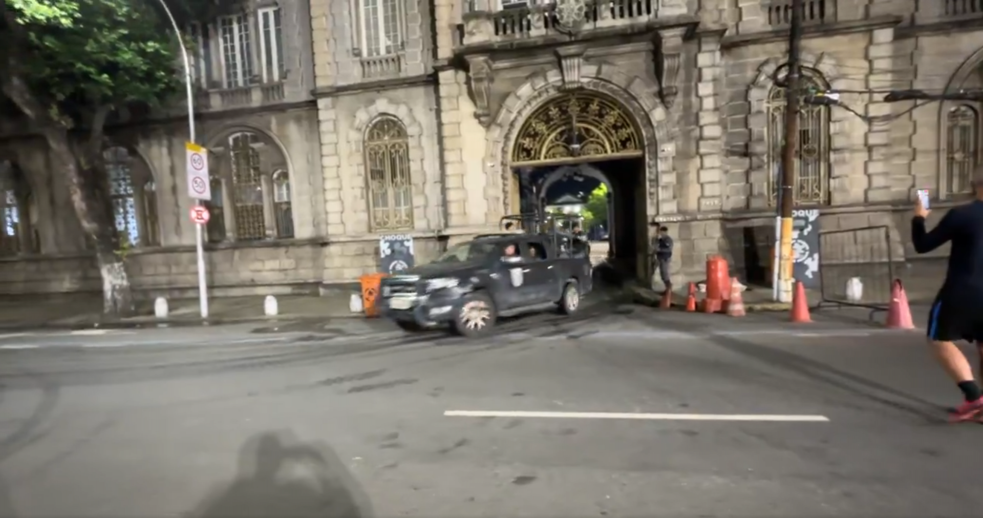 Policiais militares realizam operação nos complexos da Pedreira e Chapadão, na Zona Norte - Reprodução / Redes Sociais