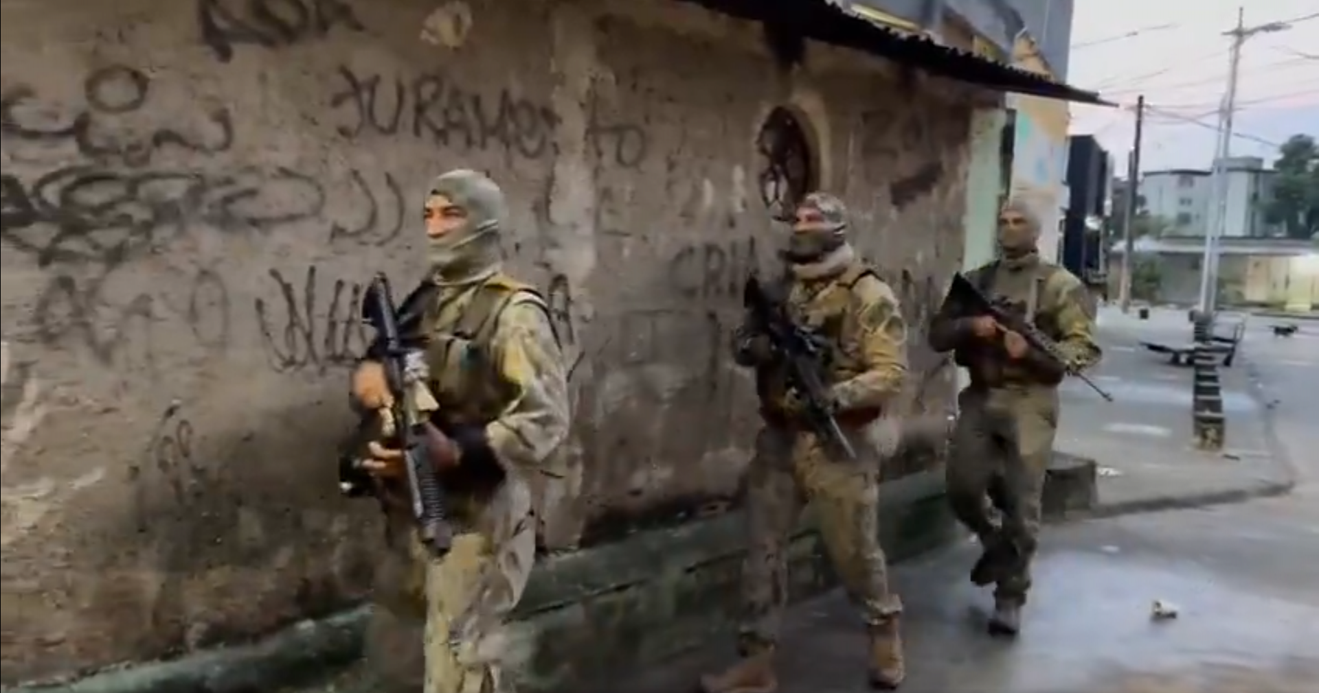 Policiais militares realizam operação nos complexos da Pedreira e Chapadão, na Zona Norte - Reprodução / Redes Sociais