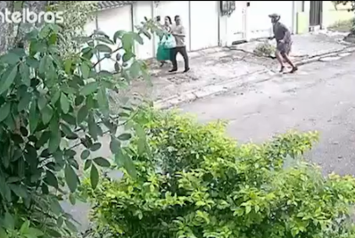 Vídeo: Policial militar é baleado em assalto em Jacarepaguá