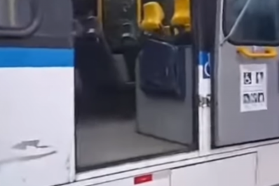 Mulher fica ferida ao cair de ônibus em movimento na Zona Sudoeste