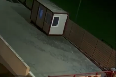 Torcedores jogam fezes em frente a CT de clube como protesto por má fase