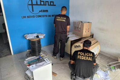 Operação da PF prende dois suspeitos de controlar internet ilegalmente em Cabo Frio