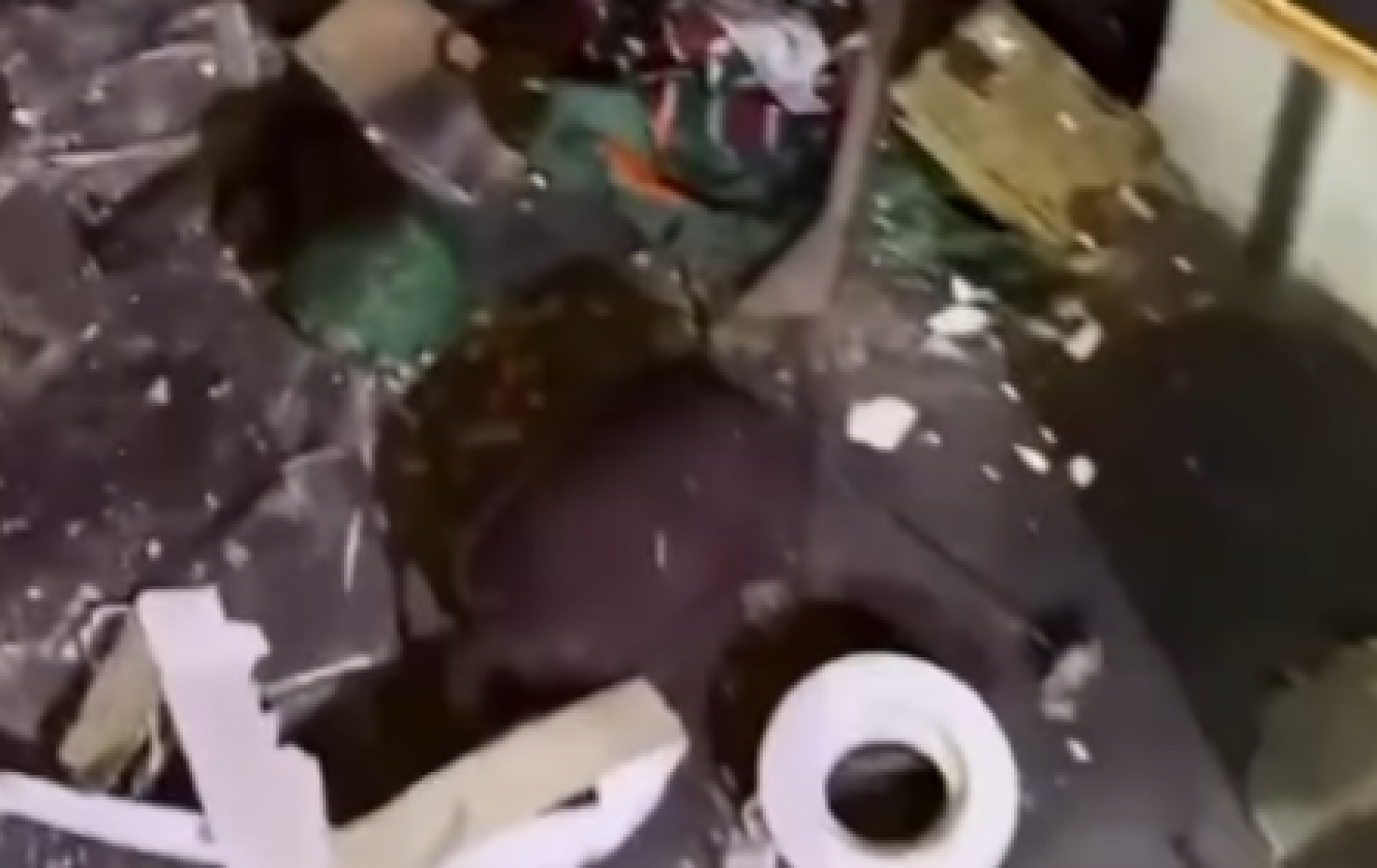 Produtos do Fluminense ficaram tomados por fuligem após incêndio no Shopping Tijuca - Reprodução / Redes Sociais