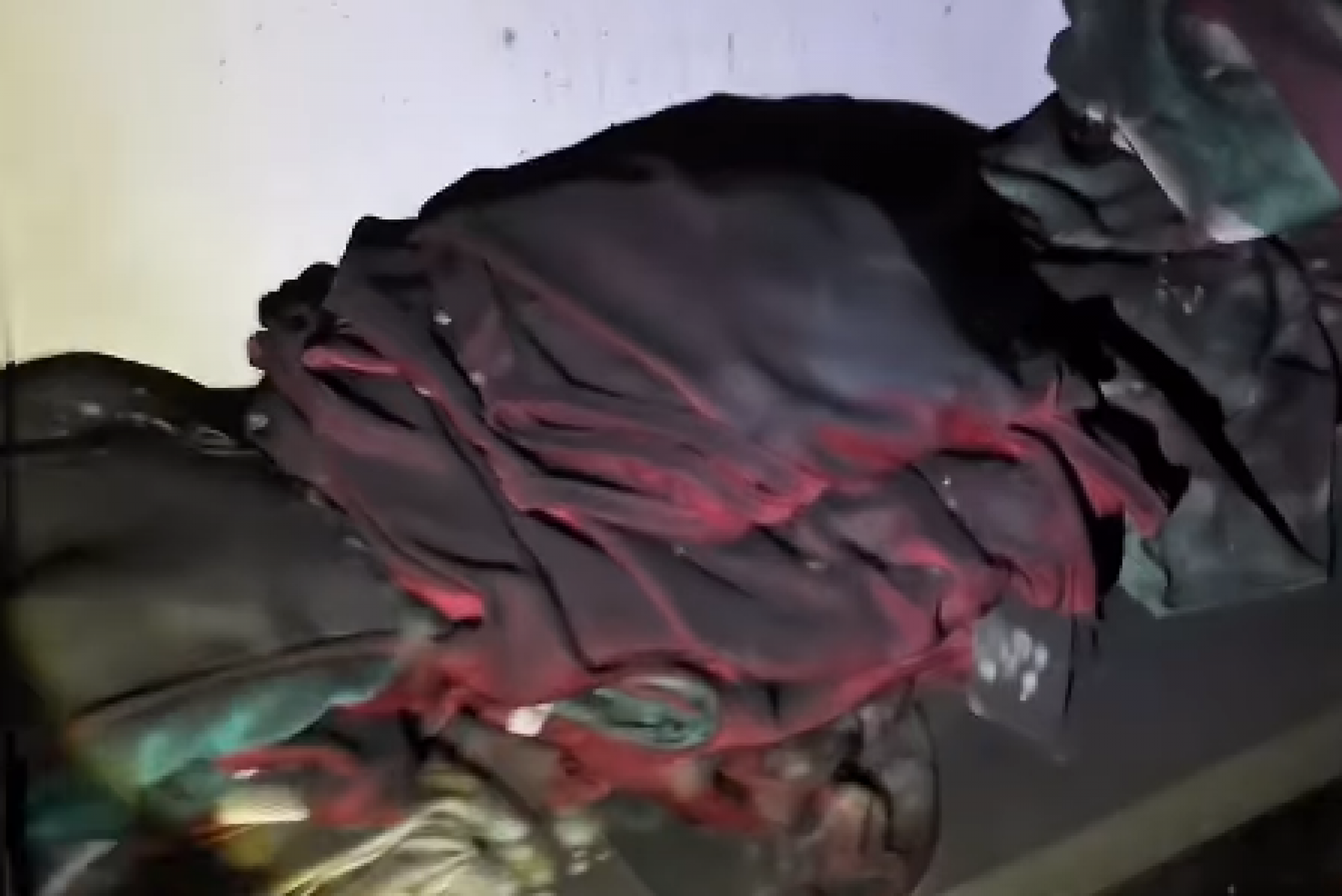 Produtos do Fluminense ficaram tomados por fuligem após incêndio no Shopping Tijuca - Reprodução / Redes Sociais