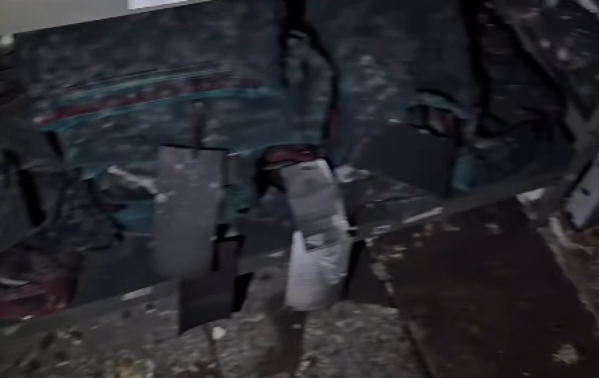 Produtos do Fluminense ficaram tomados por fuligem após incêndio no Shopping Tijuca - Reprodução / Redes Sociais