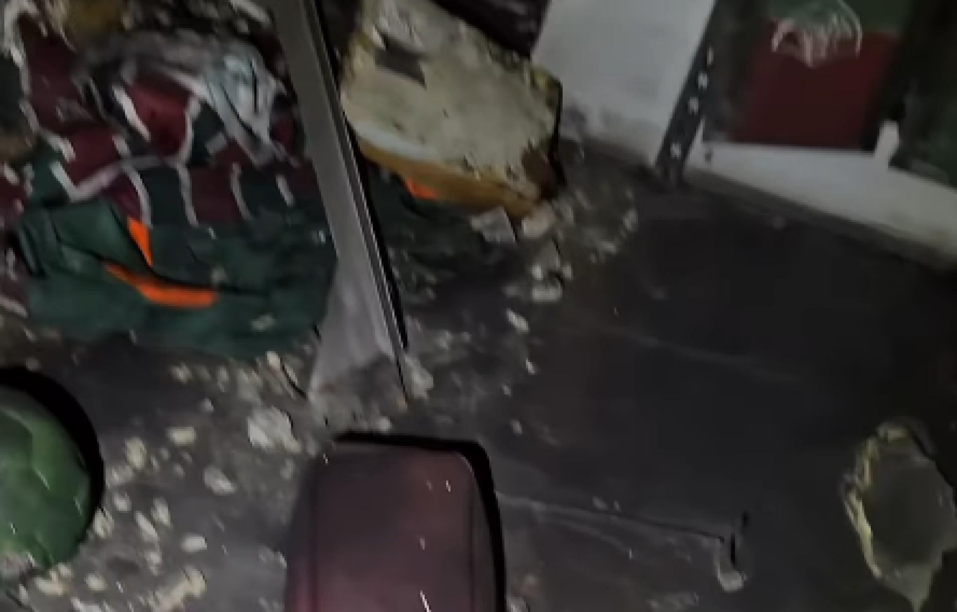 Produtos do Fluminense ficaram tomados por fuligem após incêndio no Shopping Tijuca - Reprodução / Redes Sociais