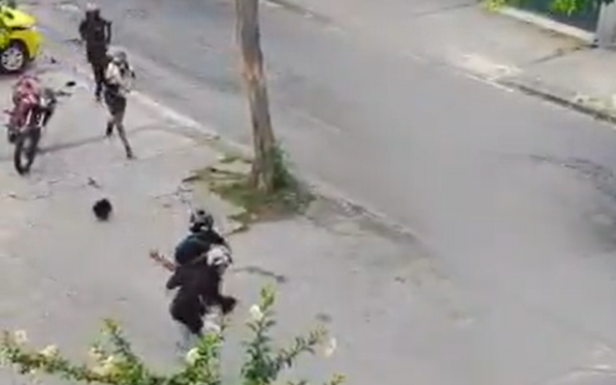 Criminoso correu e atirou contra a vítima do assalto em Cavalcanti