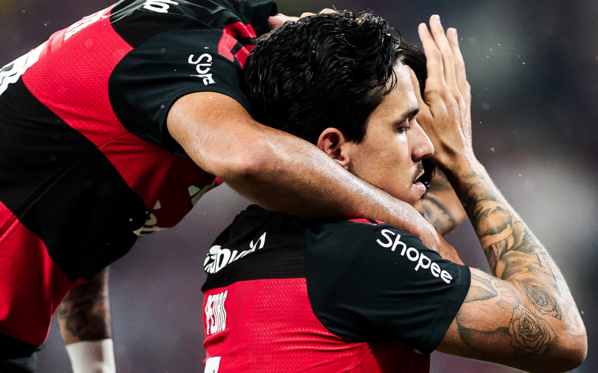 Pedro comemora gol contra o Cruzeiro