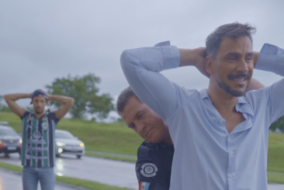 Julio Rocha grava cena de assalto com a mãe e situação acaba em abordagem policial: 'Foi por pouco'